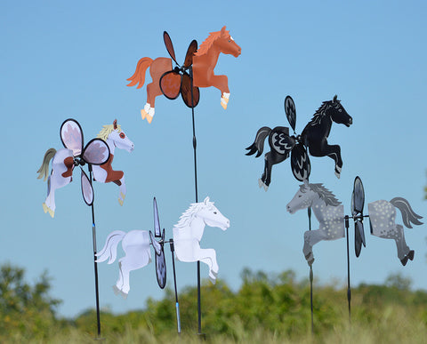 Petite Spinner - Black Horse